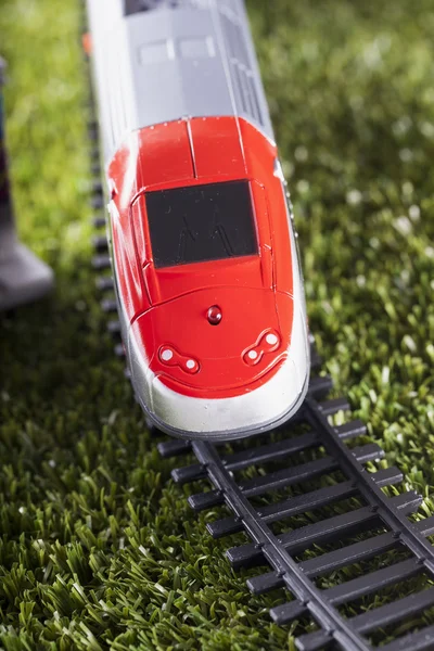 Treno giocattolo con ferrovia — Foto Stock