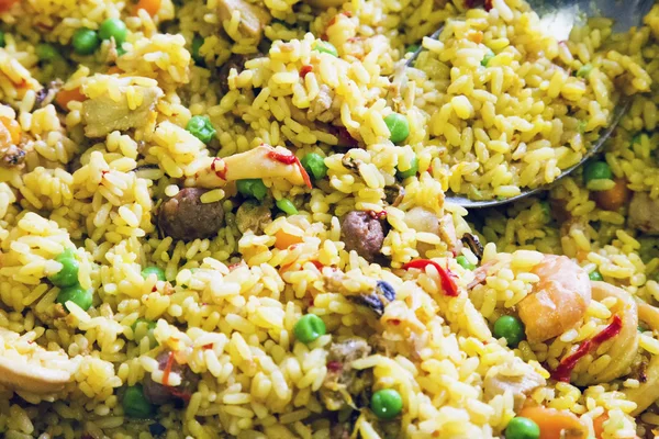 Reis mit Meeresfrüchten und Fleisch — Stockfoto