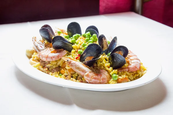 Paella com frutos do mar — Fotografia de Stock