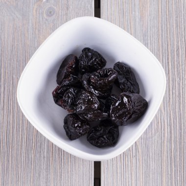 Bir fincan kuru erik