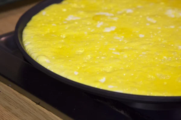Omelette in pan — Stock Photo, Image