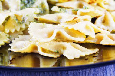 Farfalle al pesto