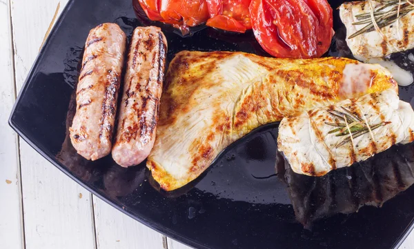 Mięsa, kiełbasy i pomidorów — Zdjęcie stockowe