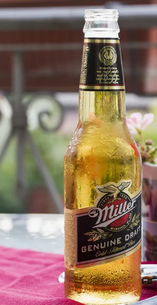 Miller bier buiten — Stockfoto