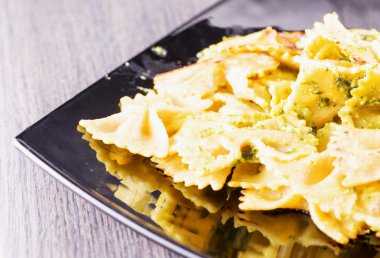 Agnolotti al pesto