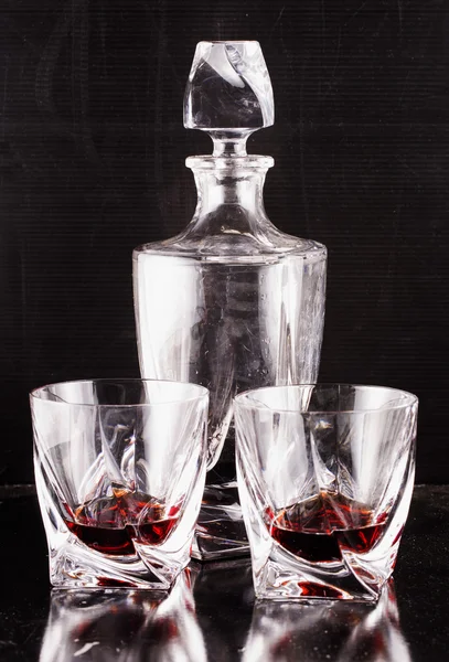 Liquor in perfecte elegante glazen en fles — Stockfoto