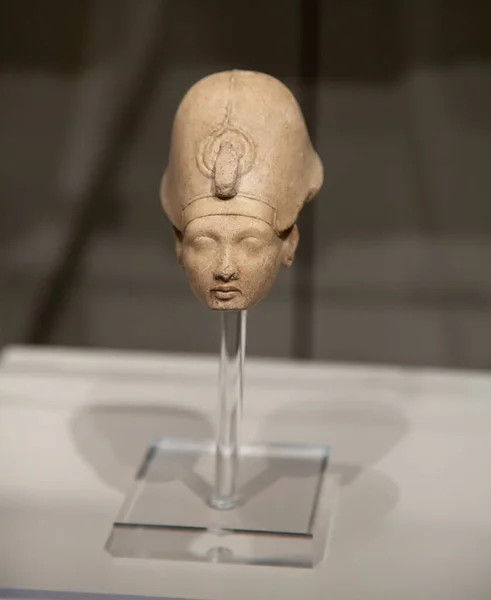 イタリアのトリノ エイプリル21 2019 エジプトのトリノ博物館のファラオの頭 — ストック写真
