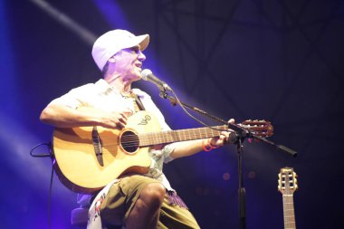 21 Temmuz 2021 - Manu Chao ve müzisyenleri Goa-Boa Festivali 2021 'de Cenova' daki Arena del Mare di Porto Antico 'da canlı performans sergiliyorlar.