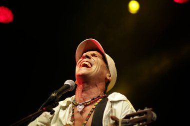 21 Temmuz 2021 - Manu Chao ve müzisyenleri Goa-Boa Festivali 2021 'de Cenova' daki Arena del Mare di Porto Antico 'da canlı performans sergiliyorlar.