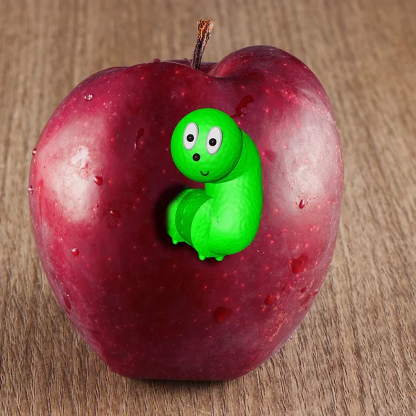 Červ v jablku — Stock fotografie