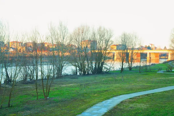 Coucher de soleil sur la rivière — Photo