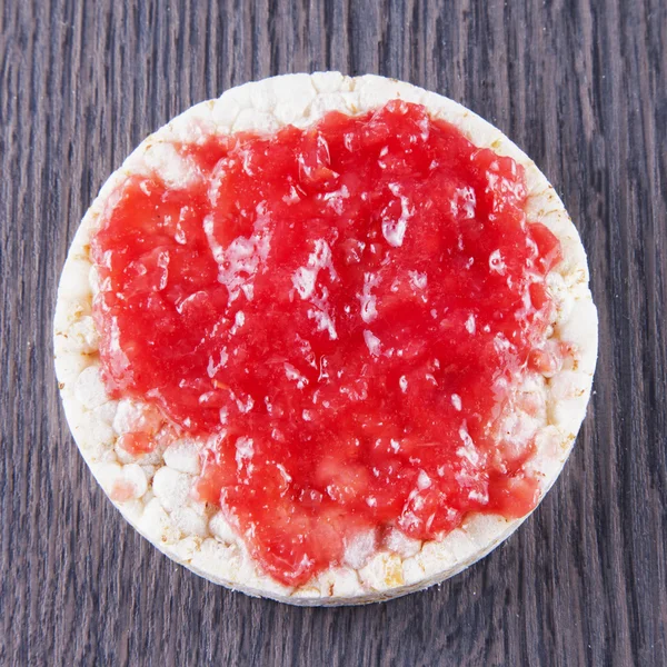 Jam on rice cake — Stockfoto