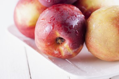 Peaches beyaz üzerinde