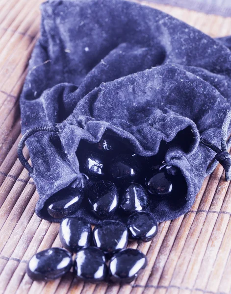 Pietre nere da un sacco — Foto Stock