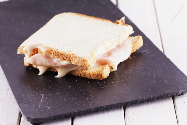 햄과 치즈와 함께 토스트를 — 스톡 사진