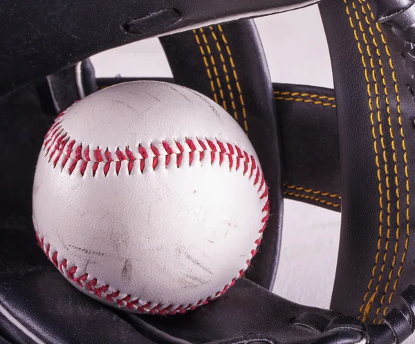 Honkbal in handschoen — Stockfoto