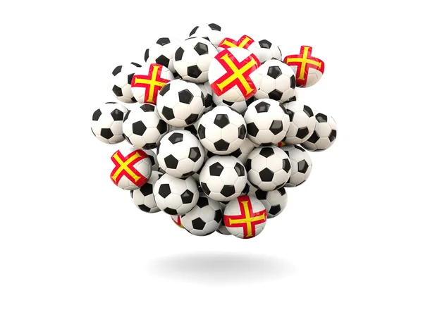 Hög med fotbollar med flagga guernsey — Stockfoto