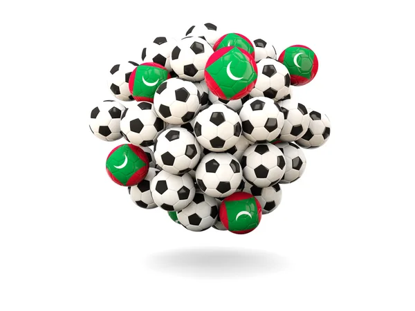 Куча футбольных мячей с флагом Мальдив — стоковое фото