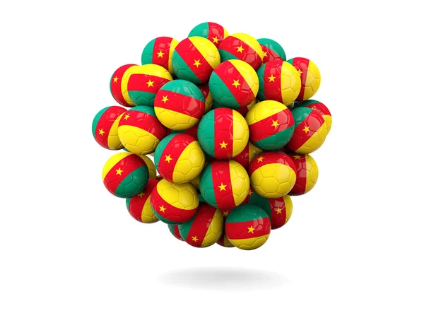 Pilha de bolas de futebol com bandeira de camarões — Fotografia de Stock
