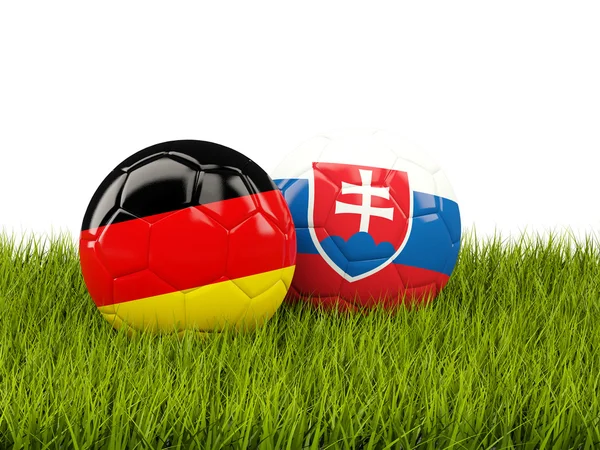 Tyskland och Slovakien fotbollar på gräs — Stockfoto