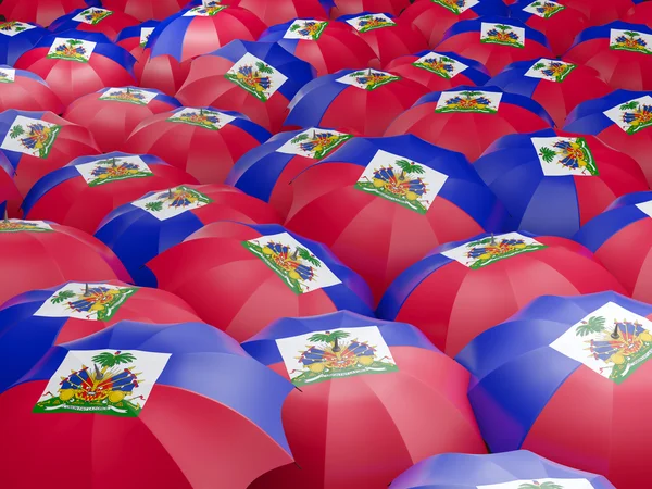 Parapluies avec drapeau de haiti — Photo