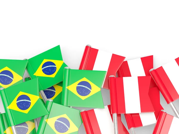 Flaggen Brasiliens und Perus isoliert auf weiß — Stockfoto