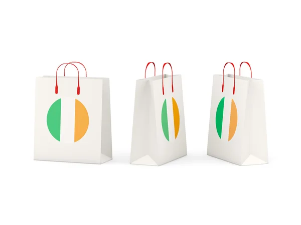 Vlag van Ierland op shopping tassen — Stockfoto