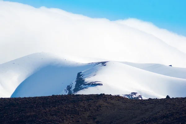 Sneeuw bedekt vulkaan in tongariro nationaal park — Stockfoto
