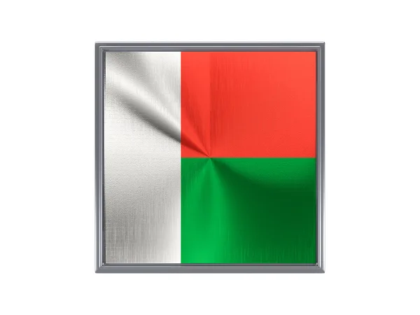 Квадратная металлическая кнопка с флагом Мадагаскара — стоковое фото