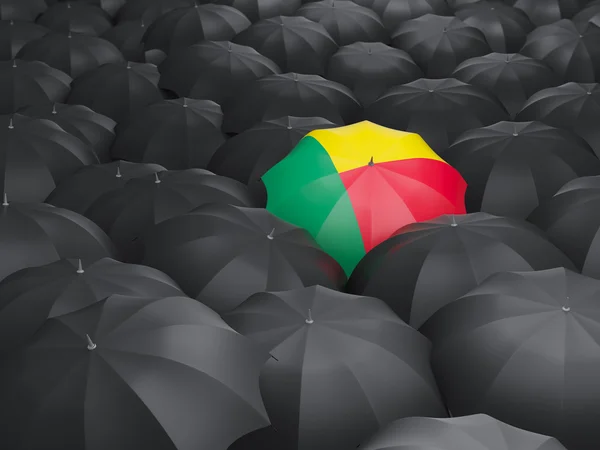 Guarda-chuva com bandeira de benin — Fotografia de Stock