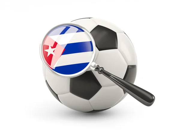 Jalkapallo suurennetulla Kuuban lipulla — kuvapankkivalokuva