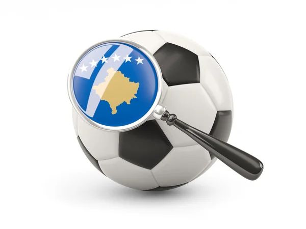Football avec drapeau magnifié de kosovo — Photo