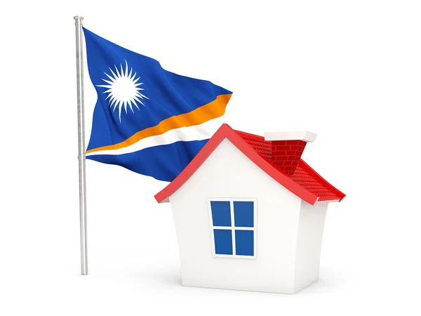 Будинок з прапором Маршаллових островів — стокове фото
