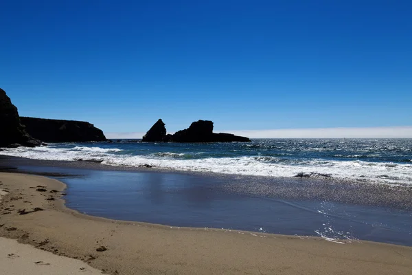 Θερινή ώρα Βόρεια Καλιφόρνια παραλία μπλε ουρανοί — Φωτογραφία Αρχείου