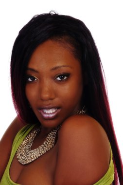 Portre çekici Afrikalı-Amerikalı kadın çıplak omuz