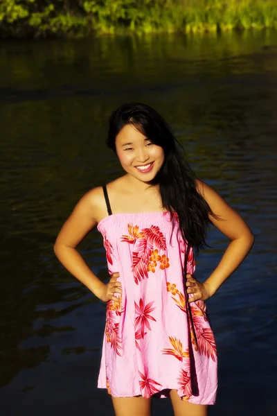 Smiling Japanese American Woman With Hands Akimbo — Stock Photo, Image