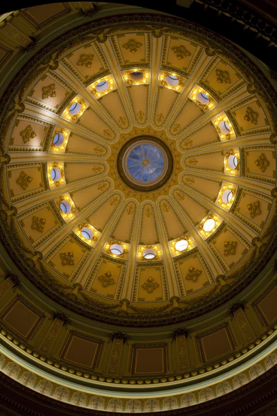 California State Capitol Building Regardant vers le haut à l'intérieur Rotunda — Photo