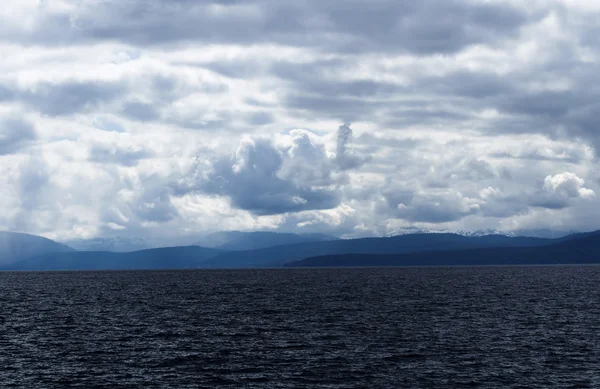 Грозових хмар Lake Tahoe Каліфорнії та гори — стокове фото
