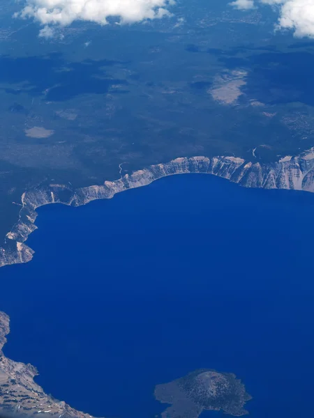 Пташиного польоту Голубе озеро і берегової лінії — стокове фото