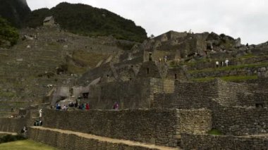 Ruínas de Machu Picchu pessoas movendo-se em Inca lapso de tempo