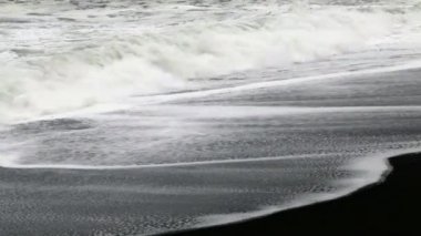 Köpüklü dalgalar yukarı Sandy Beach 3 yıkama