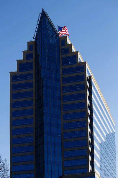 Office Building With Blue Windows And US Flag — Stock Photo, Image