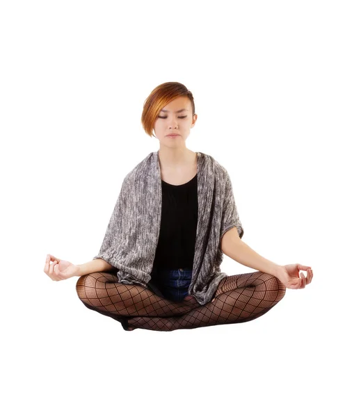 Asiatisch amerikanisch frau sitzen im lotus position — Stockfoto