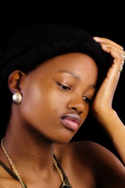 Çekici genç Afro-Amerikan kadın portre baş eşarp