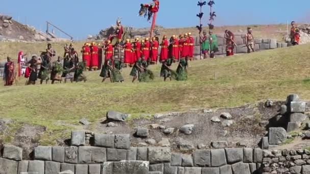Inca en el trono que se lleva en Inti Raymi 2015 — Vídeos de Stock