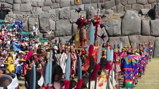 Cusco, peru - 06 24 2015 inca king trachten inti raymi — Stockvideo