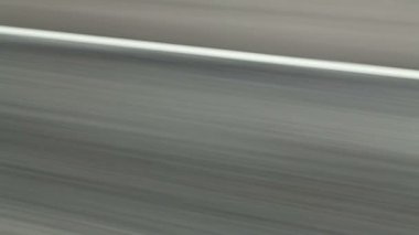 Çizgi ve yol araba kaldırım kenarında