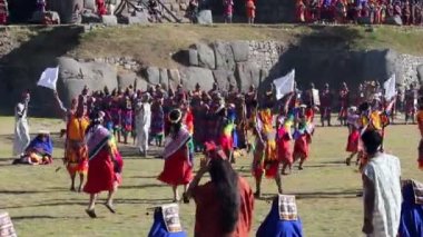 Cusco, Peru - 06 24 2015 kadın ve erkek geleneksel Inca Inti Raymi kostümleri