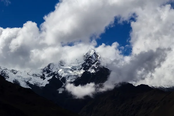 Mount Veronica Peru Surrounded By White Clouds — Stock Photo, Image