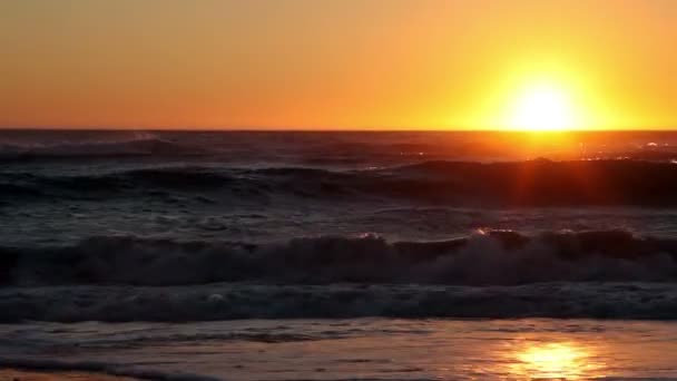 Golden Sunset πάνω ωκεανό παραλία Χρυσή Όρεγκον — Αρχείο Βίντεο